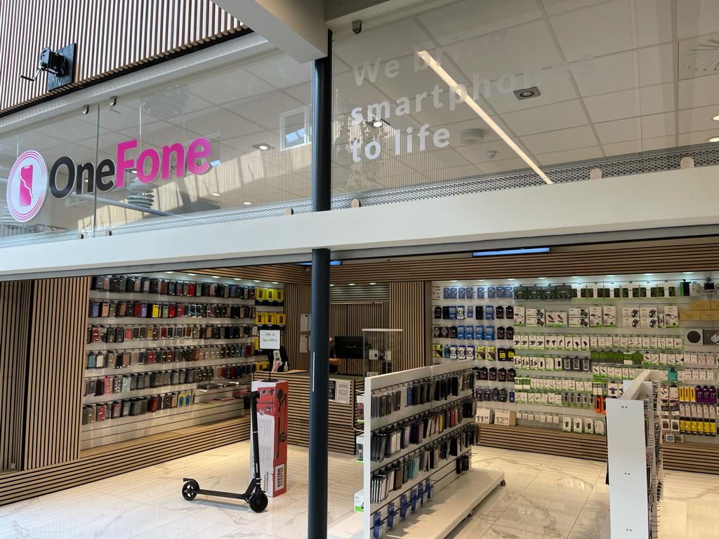 OneFones velbesøgte reparationsbutik i Slagelse. Den ligger i VestSjællands Centret.